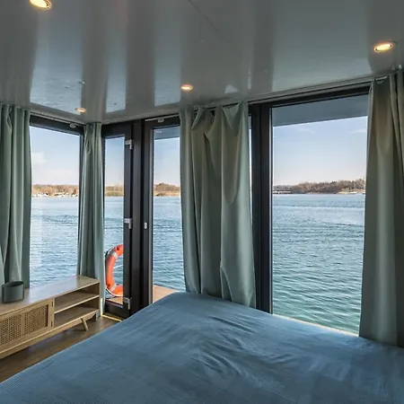 Ботель La Dolce Vita House Boat *