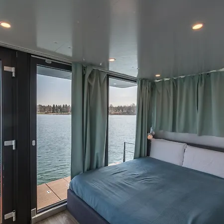 보트호텔 La Dolce Vita House Boat *