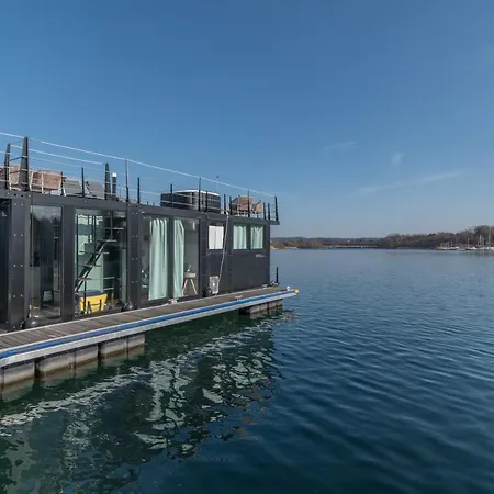La Dolce Vita House Boat Ботель