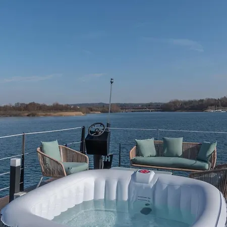 보트호텔 La Dolce Vita House Boat Lisanza