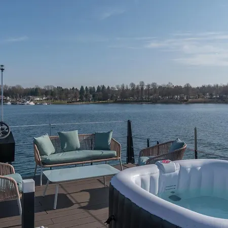 보트호텔 La Dolce Vita House Boat Lisanza