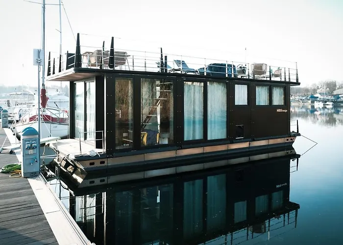 Botel La Dolce Vita House Boat *