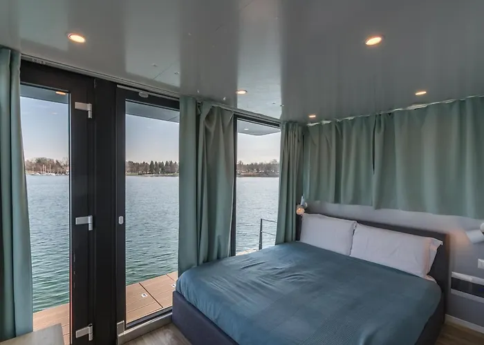 Botel La Dolce Vita House Boat *