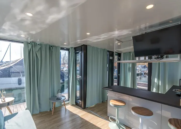 Botel La Dolce Vita House Boat